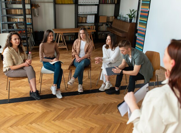 Jakie są skuteczne metody terapeutyczne w radzeniu sobie z traumą?